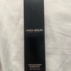 Laura Mercier Blurred Matte in Citrine